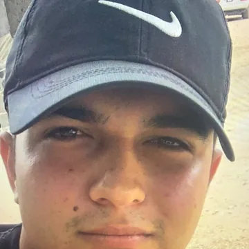 IMAGEN: cara de estudiante 1 de 3 — prueba social del hero, se recorta en círculo